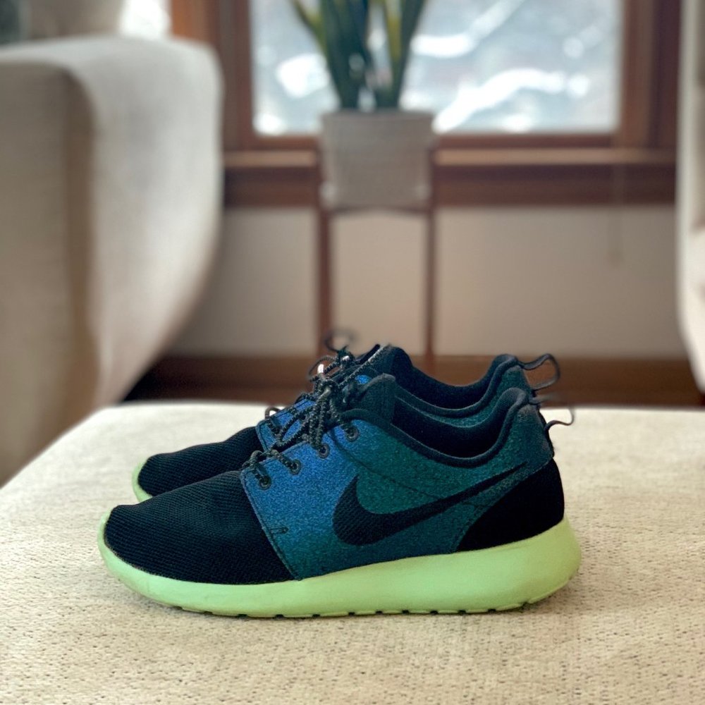 LIMITED EDITION Nike Roshe Run Size 7.5 - Picture 5 of 7